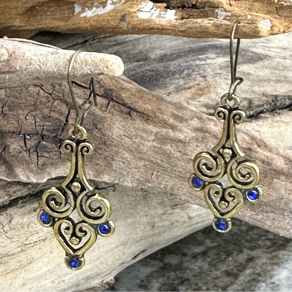 UP SCALE TIME - Dark Blue Faceted Resined Crystal Dangle Earrings Antique Gold - Picture 2 of 3